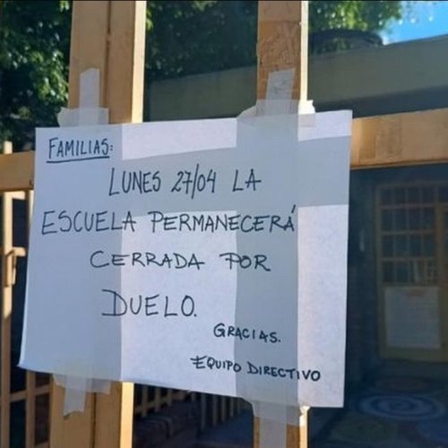 Una nena se tropezó con sus cordones, se golpeó contra un banco y falleció