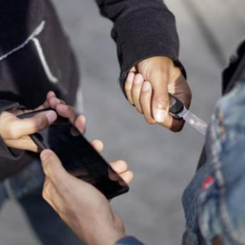 Atacaron a cuchillazos a una menor para robarle el celular