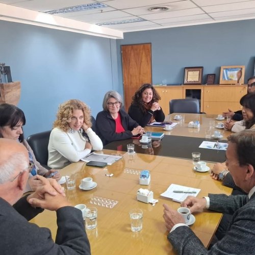 Firma de acta complementaria entre la UNSJ y Albardón para cursos de capacitación