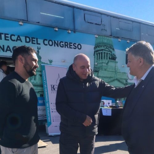 El Bibliomóvil de la Biblioteca del Congreso llegó a 25 de Mayo con una importante jornada cultural y educativa