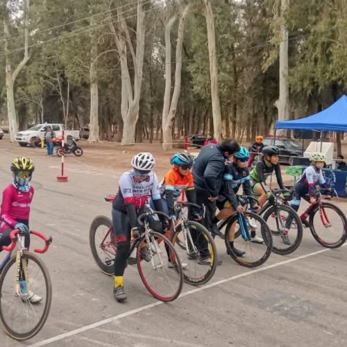 Escuela de ciclismo para niños en Rivadavia