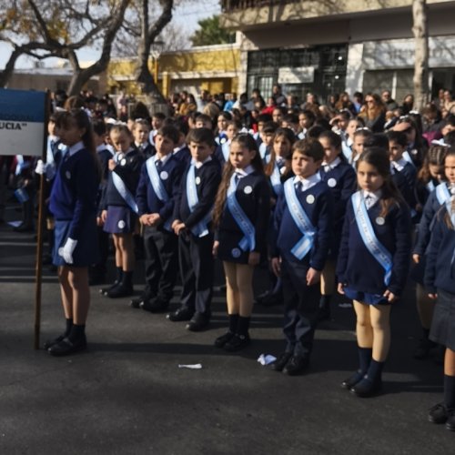 Estudiantes de Santa Lucía prometieron lealtad a la Bandera