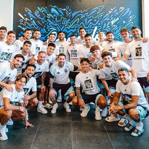 Homenaje cargado de mucha emoción hacía el 10 de nuestra selección