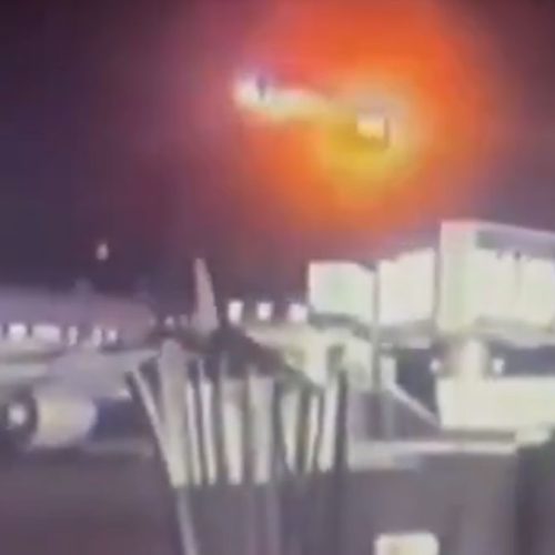 Video: El momento en que un avión y un helicóptero chocaron en Washington, dejó al menos 19 fallecidos