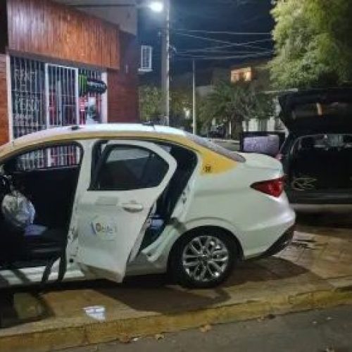 Tras robarle el casco a un delivery, cuatro jóvenes protagonizaron un choque en Trinidad.