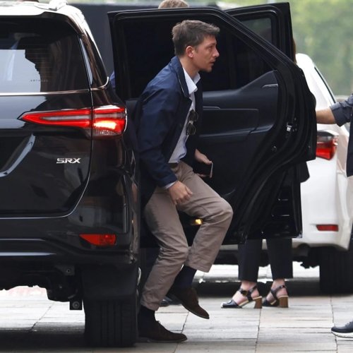 Pelea con los Medios: Milei le pidió a Santiago Caputo que cree una oficina para desmentir fake news