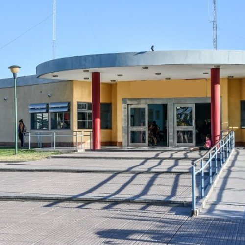 Denuncian abuso en el hospital de Media Agua y ponen bajo la lupa la custodia policial