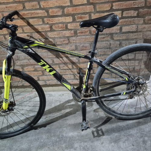 “Atentos vecinos de 9 de Julio, apareció una bici y pide la policía que el dueño la retire”