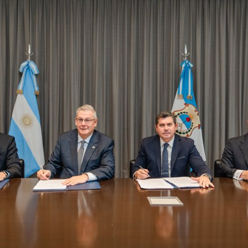 El gobernador Orrego concretó un acuerdo con Vicuña que adelanta US$ 250 millones para infraestructura