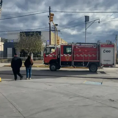 Investigan una amenaza de bomba en el Centro Cultural de Sarmiento