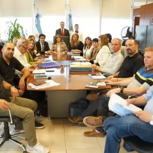 Hacienda y Docentes buscan mejorar sueldos