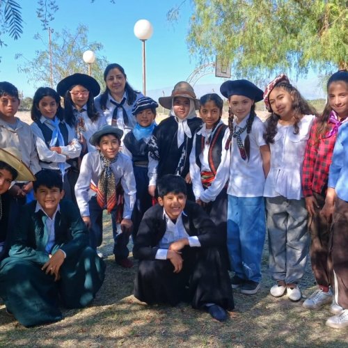 Homenaje al “Día de la Tradición” en la escuela Esteban de Luca 9 de Julio