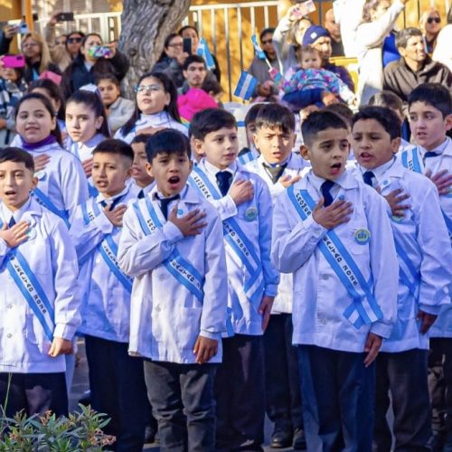 Más de 2.000 estudiantes de Santa Lucía prometieron y reafirmaron su lealtad a la Bandera Argentina