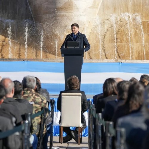 Pullaro le dijo a Milei que en Santa Fe las obras se hacen “sin corrupción” y sentó a Villarruel en el palco