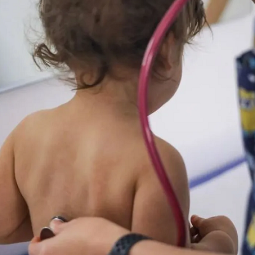 Tos convulsa: siete niños fallecidos en Argentina y un fuerte pedido de completar la vacunación