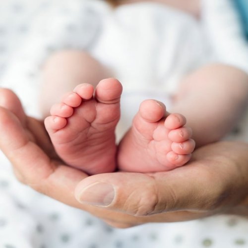 Tiene 62 años y se convirtió en mamá por primera vez