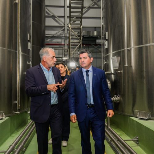 Orrego participó de la inauguración de una planta modelo de envasado de aceite de oliva en Sarmiento