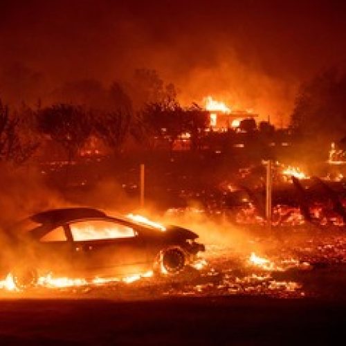 Incendios en California: al menos cinco muertos y cientos de miles de evacuados