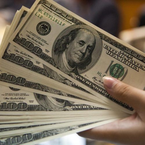 El dólar blue bajó en San Juan y cerró en $1.440 para la venta