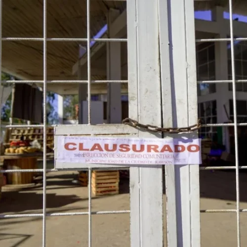 Clausuraron una verdulería donde mataron a cajonazos a una perrita