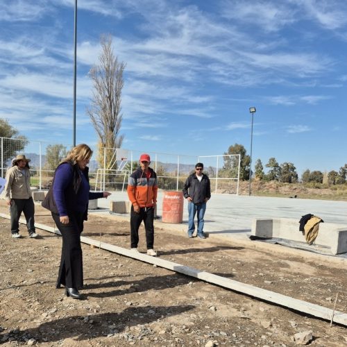Avanza la obra del playón deportivo en el Barrio San Isidro Labrador