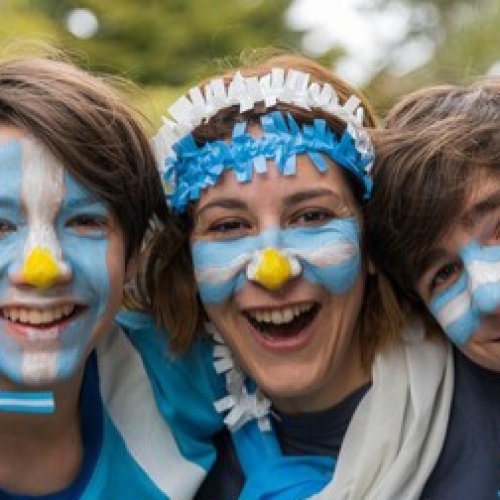 25 de Mayo palpita la previa de Argentina con sorteos, figuritas y una tarde para toda la familia