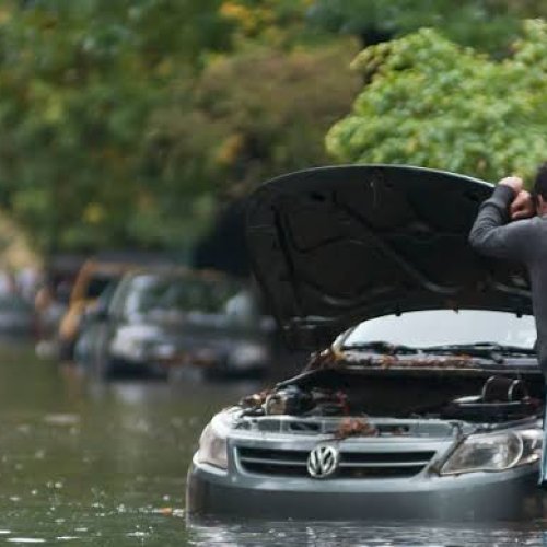 Auto cayó a un canal en Albardón: lo sacaron tras un operativo de más de una hora