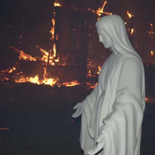 Encontraron otra imagen de la Virgen María intacta, en medio del fuego devastador en Córdoba