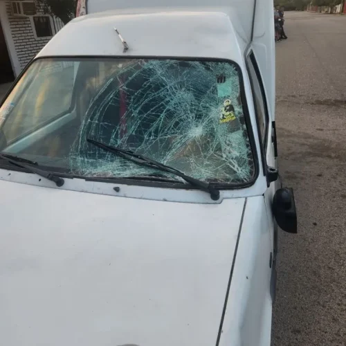 Un hombre huyó tras atropellar a una mujer y su hijo en bicicleta