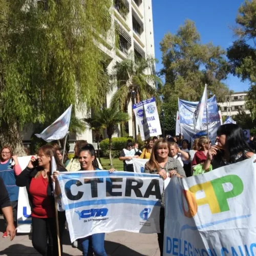 Paritaria docente: gremios confirmaron adhesión al paro nacional y la negociación pasó a cuarto intermedio