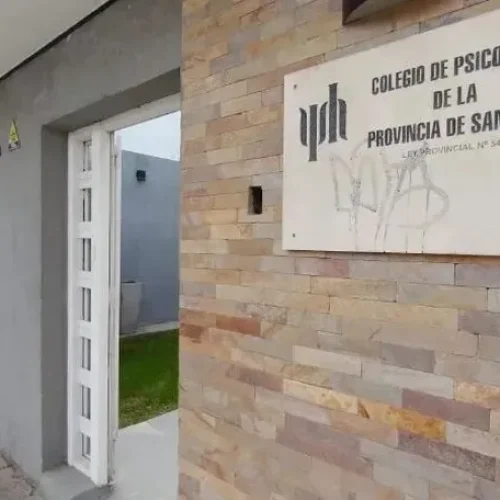 Denuncia contra un hombre por ejercicio ilegal de la psicología