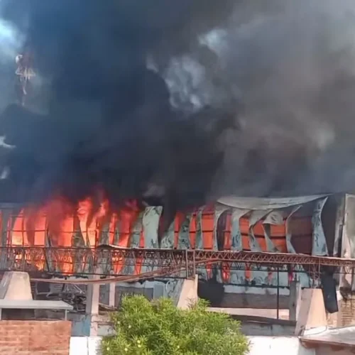 Se incendió la Distribuidora Caucete