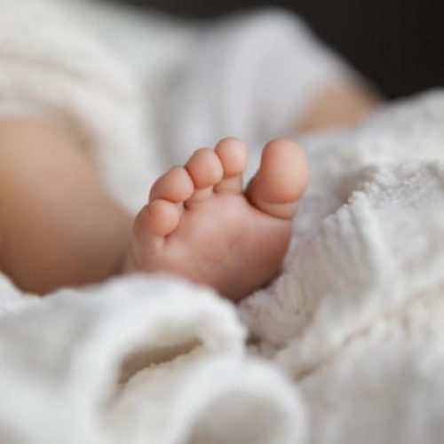 Un policía ayudó a una mamá a dar a luz en su casa