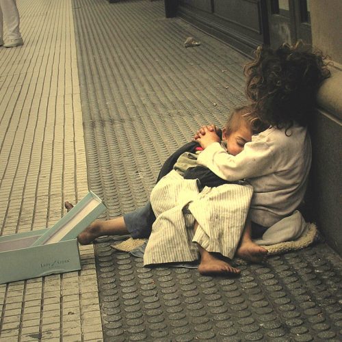 La pobreza infantil pega un salto y llega al 67,3% en el primer semestre de 2024