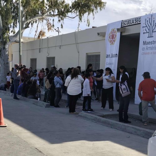 La escuela Segundino Navarro no tiene ningún aire acondicionado y el horario en el cual dictan clases es el peor del verano