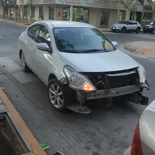 Un motociclista terminó hospitalizado tras un fuerte choque en Capital