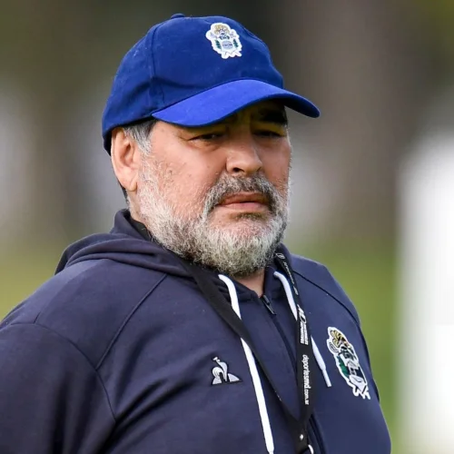Tensión en el juicio por la muerte de Maradona: descubrieron que analizaron estudios médicos de su padre