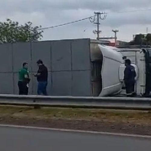 Volcó un camión en Ruta 40