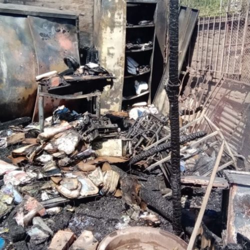 Se incendió un depósito de una casa en Pocito
